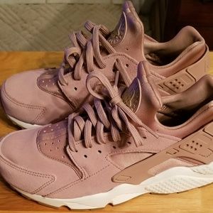 Size 9.5 1

Women's Nike Air Huarache Run SD